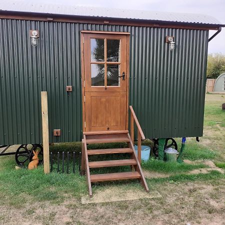 Glamping In Wiltshire In Our Luxury Shepherds Hut Чипенхэм Экстерьер фото