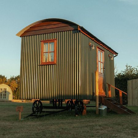 Glamping In Wiltshire In Our Luxury Shepherds Hut Чипенхэм Экстерьер фото