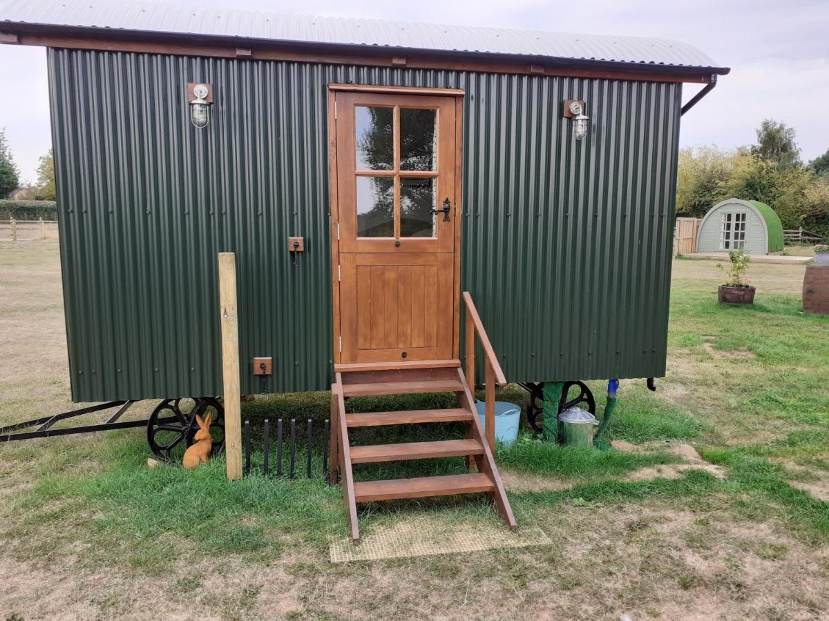 Glamping In Wiltshire In Our Luxury Shepherds Hut Чипенхэм Экстерьер фото