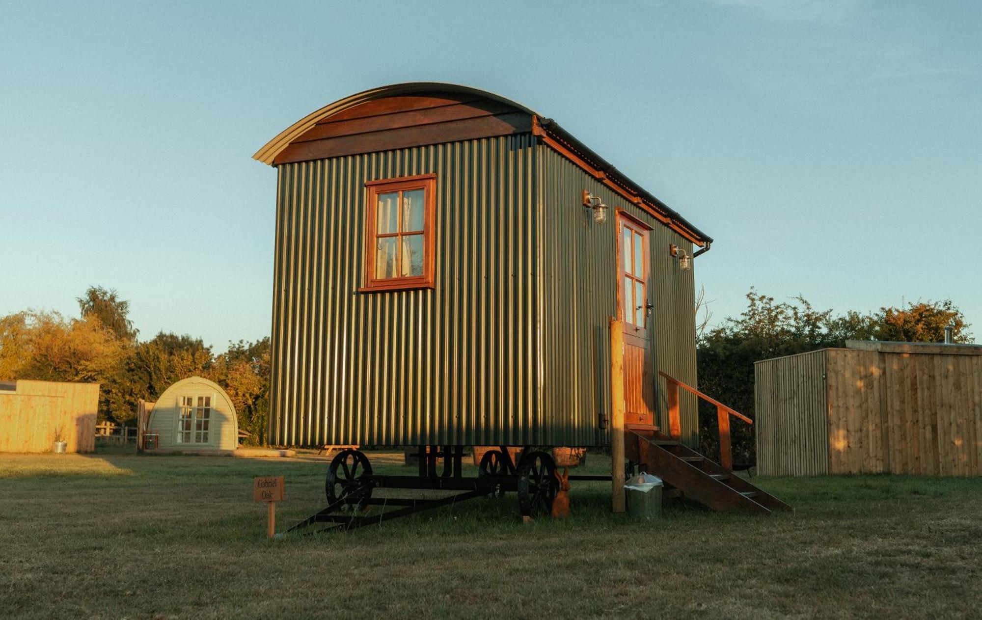 Glamping In Wiltshire In Our Luxury Shepherds Hut Чипенхэм Экстерьер фото
