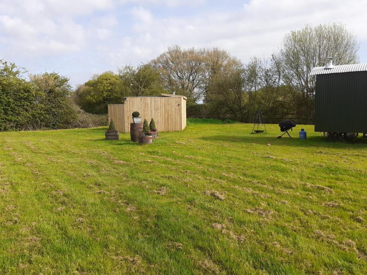 Glamping In Wiltshire In Our Luxury Shepherds Hut Чипенхэм Экстерьер фото